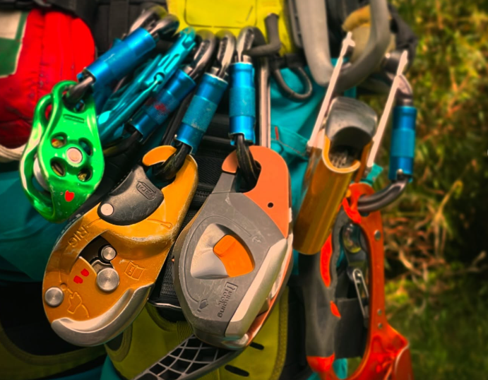 Singing Rock Jack vs. Petzl Rig